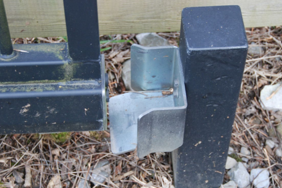 End stop on sliding gate